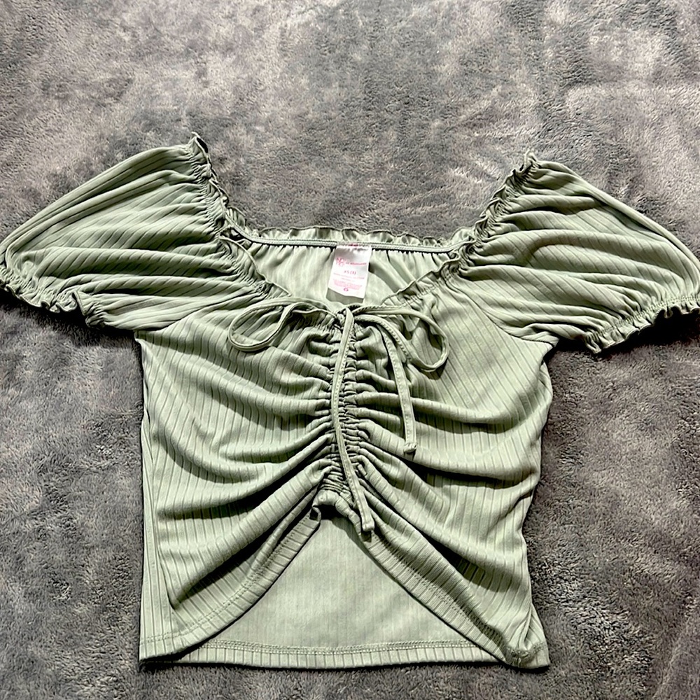 No boundaries crop top